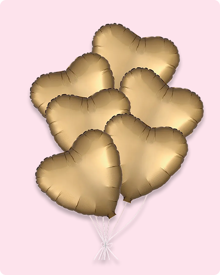 Six ballons dorés en forme de cœurs.